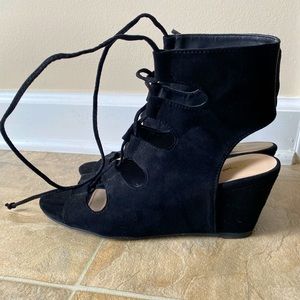 Qupid Size 6 lace up black suede wedges